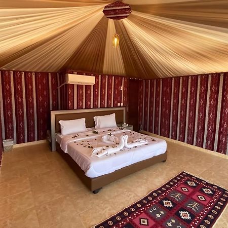 مخيم جبل بردى Jabal Burdah Camp Hotel Wadi Rum Buitenkant foto