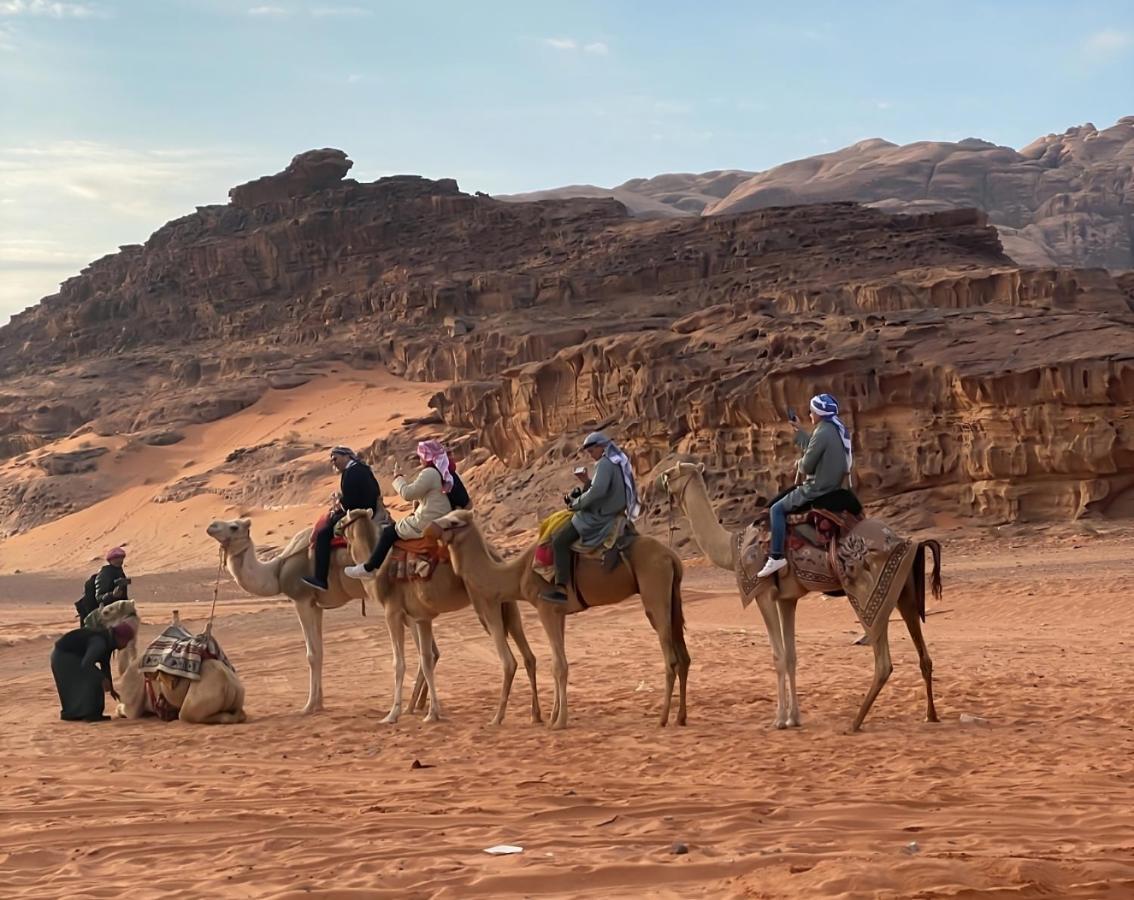 مخيم جبل بردى Jabal Burdah Camp Hotel Wadi Rum Buitenkant foto