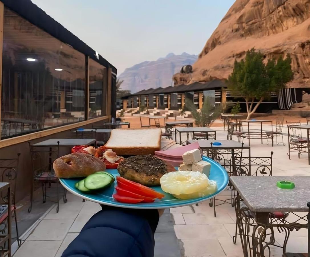 مخيم جبل بردى Jabal Burdah Camp Hotel Wadi Rum Buitenkant foto